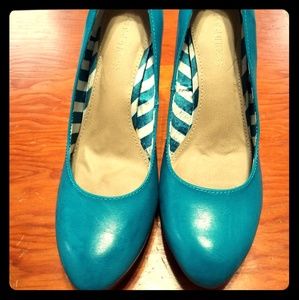 Maurice's turquoise heels size 8.5